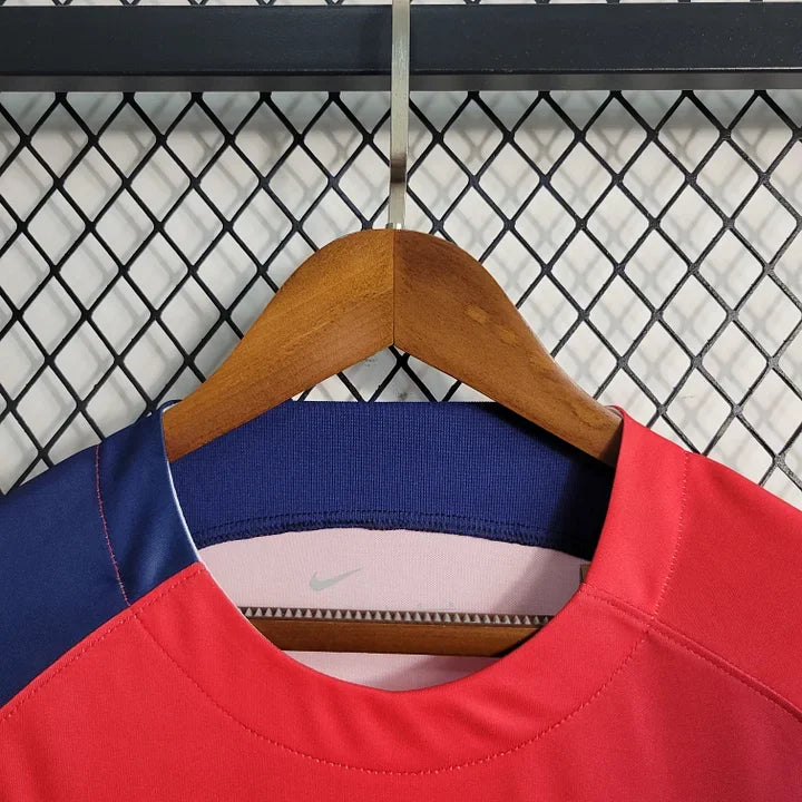 Maillot d'entraînement Le 12 -ème Maillot Paris 2023 2024, maillot sportif avec logo et design moderne, vue de face