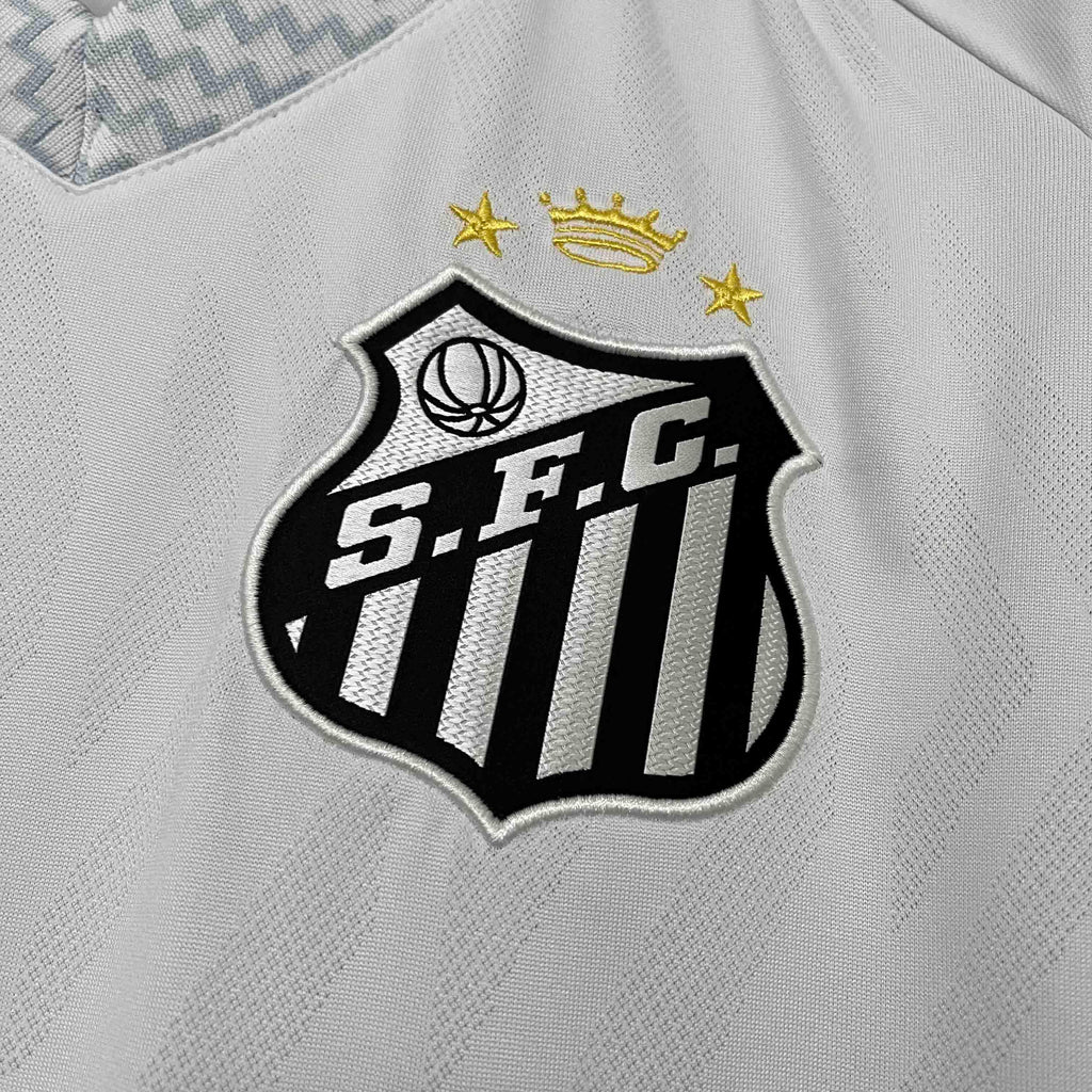 Maillot Santos 2025-26 de la marque Le 12 -ème Maillot, vue de face avec logo et design sportif visible.