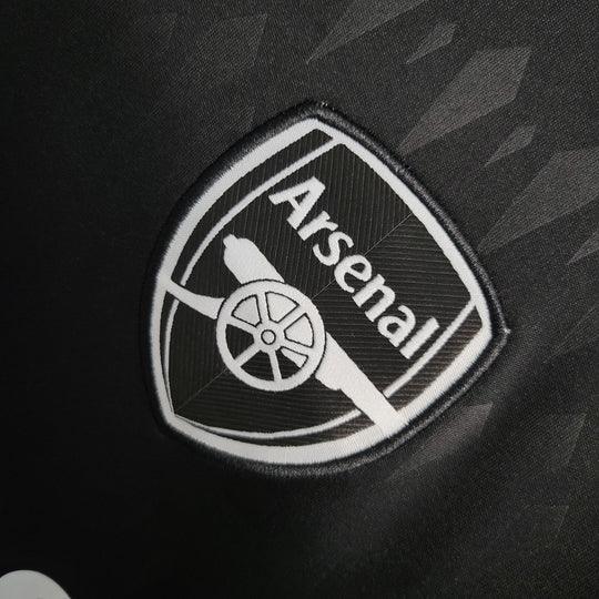 Maillot de gardien Arsenal 2023-2024 Le 12-ème Maillot, maillot vert avec logo et détails de l'équipe sur le devant.