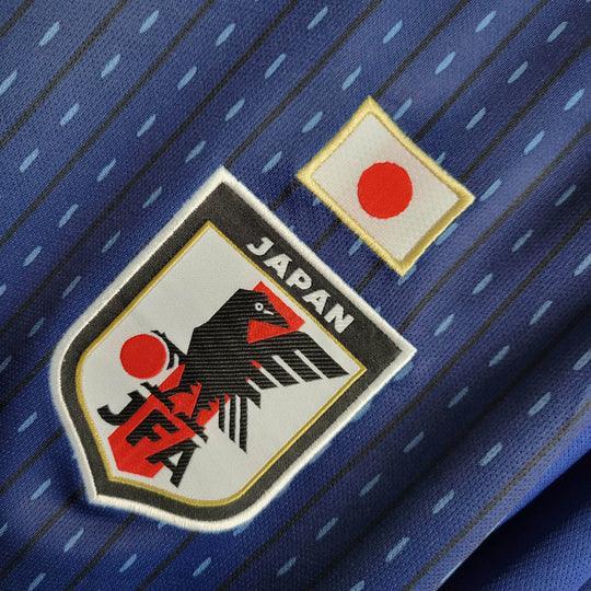 Maillot de football rétro Japon 2018 de la marque Le 12ème Maillot, vue de face, détails du design traditionnel japonais.