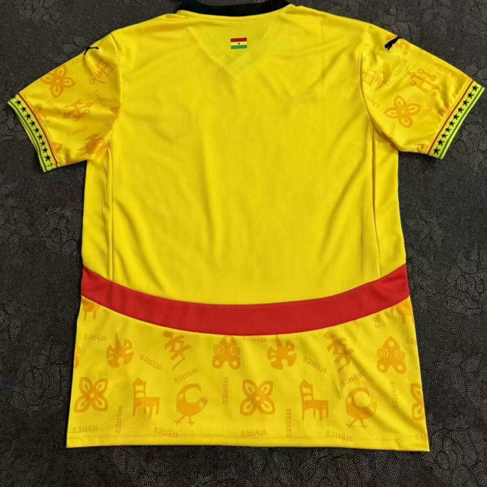 Maillot jaune Ghana 24/25 de l'équipe Le 12 -ème Maillot, maillot de football avec logo et détails sportifs.