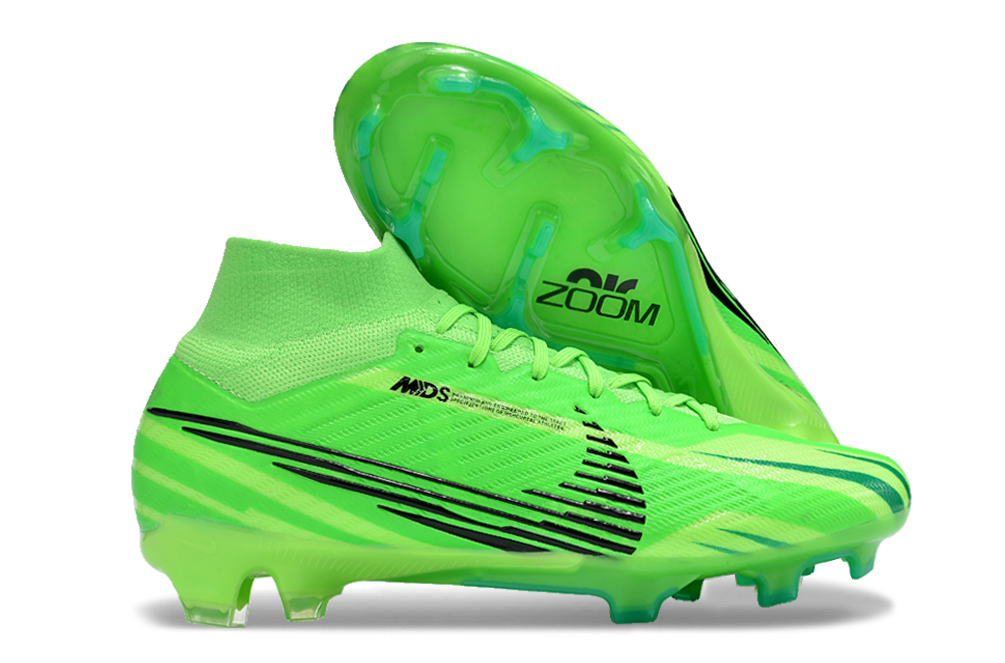 Crampons Mercurial Superfly IX Elite de Le 12 -ème Maillot, vue des crampons avec pointes en acier pour football.