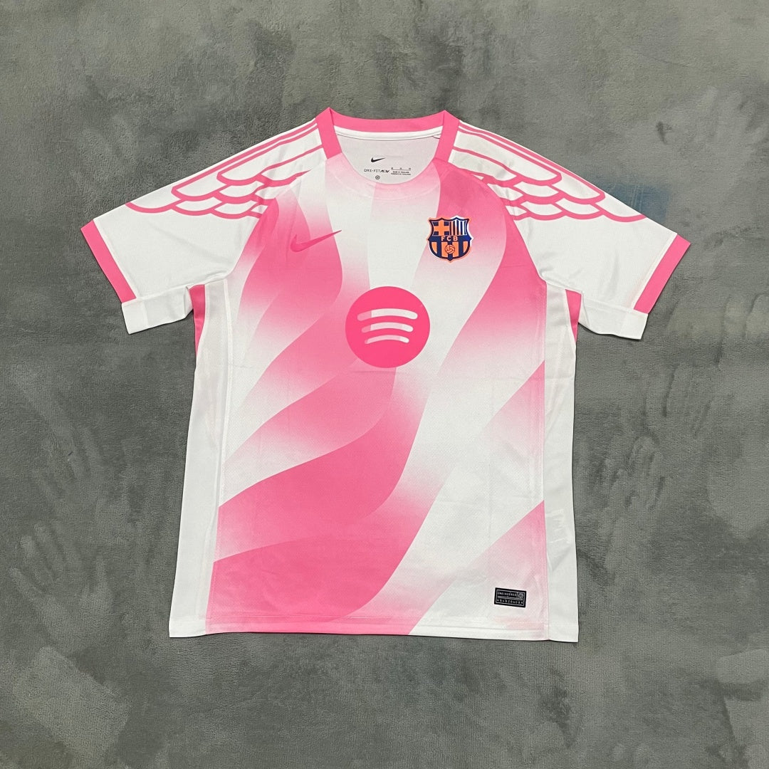 Maillot de football Barcelone Rose 25/26 de la marque Le 12 -ème Maillot, vue du devant avec logo et détails colorés.