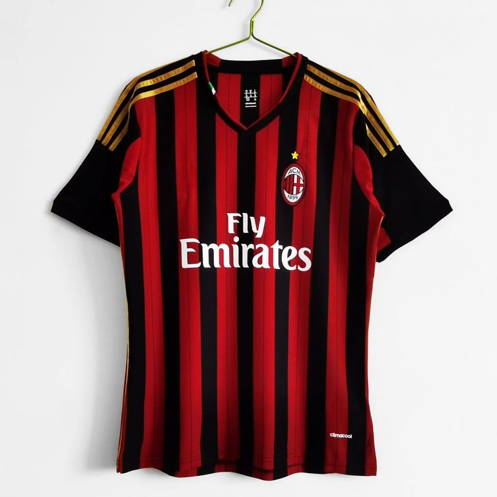 Maillot domicile rétro de l'AC Milan 2013-2014, marque Le 12ème Maillot, avec logo et design classique rouge et noir.
