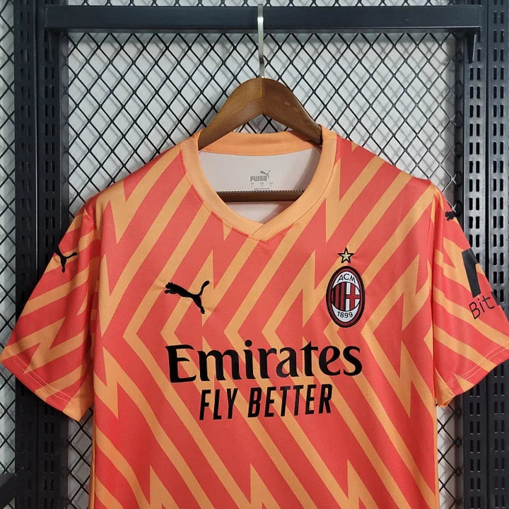 Maillot de gardien AC Milan 2023-2024 Le 12-ème Maillot, jersey noir avec logo et détails verts, vue de face.