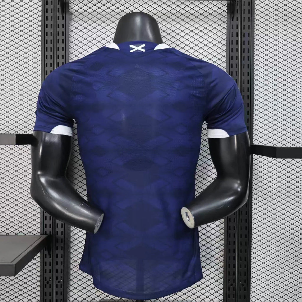 Maillot Écosse Coupe du Monde 2026 de la marque Le 12 -ème Maillot, vue de face avec logo et détails du design.