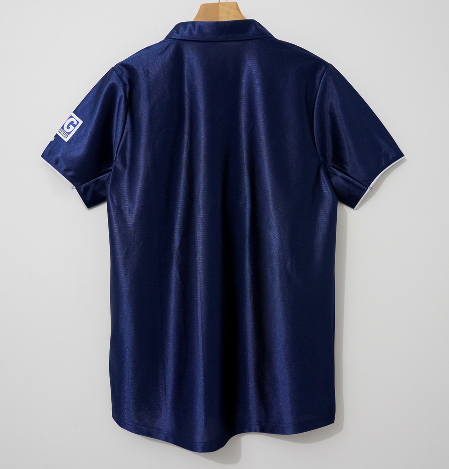 Maillot domicile rétro PSG 2001-2002 Le 12 -ème Maillot, maillot de football rouge et bleu avec logo du PSG visible.