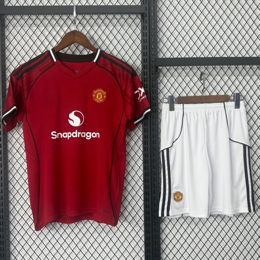 Maillot domicile Manchester United adulte Le 12 -ème Maillot, ensemble 25/26, maillot rouge avec logo et détails officiels.
