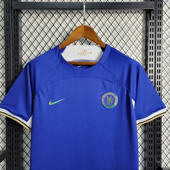 Maillot domicile Chelsea 2023-2024 Le 12 -ème Maillot, maillot de football avec logo et couleurs officielles.