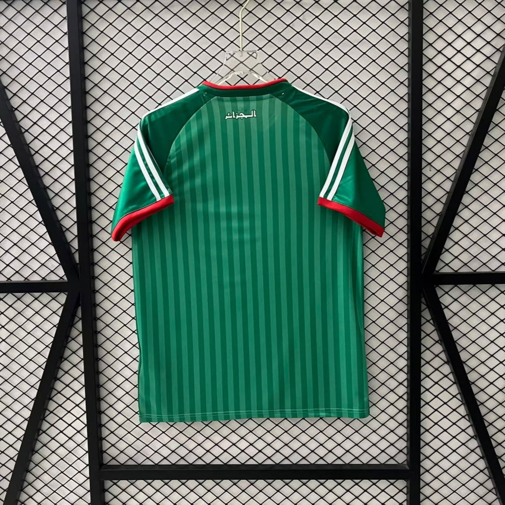 Maillot extérieur Algérie 25/26 de la marque Le 12 -ème Maillot, maillot de football avec drapeau algérien et logo.