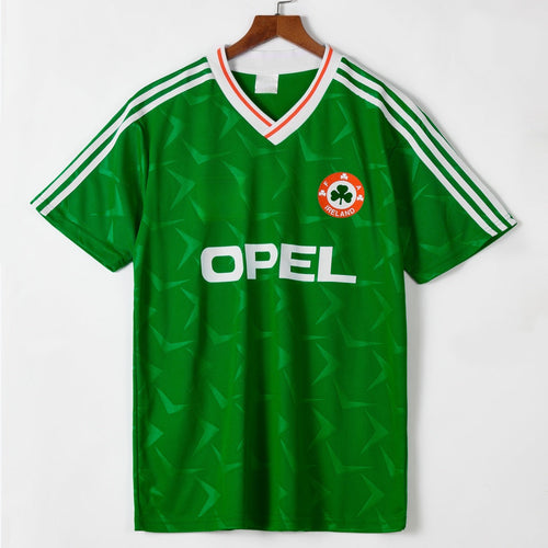 Maillot domicile rétro de l'Irlande 1990-1992, maillot de football Le 12-ème Maillot, avec logo et détails traditionnels.