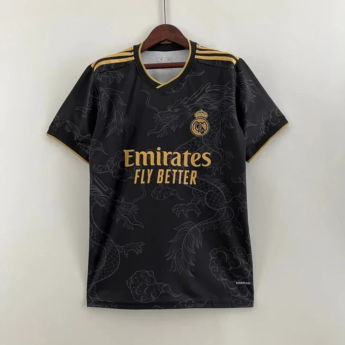 Maillot Real Madrid saison 2023-2024 édition spéciale Dragon Chinois, marque Le 12 -ème, devant avec logo et design unique.