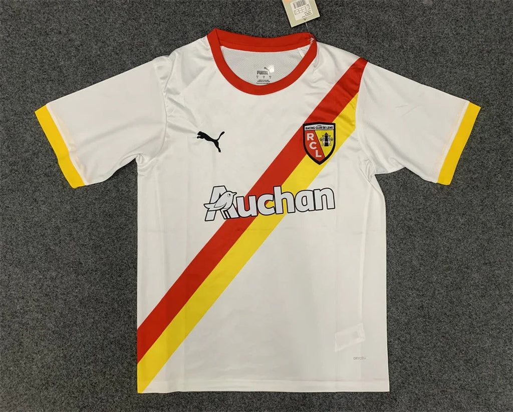 Maillot de football Le 12 -ème Lens 2022-23 porté, avec détails du design et couleurs officielles de l'équipe.