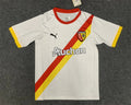 Maillot de football Le 12 -ème Lens 2022-23 porté, avec détails du design et couleurs officielles de l'équipe.