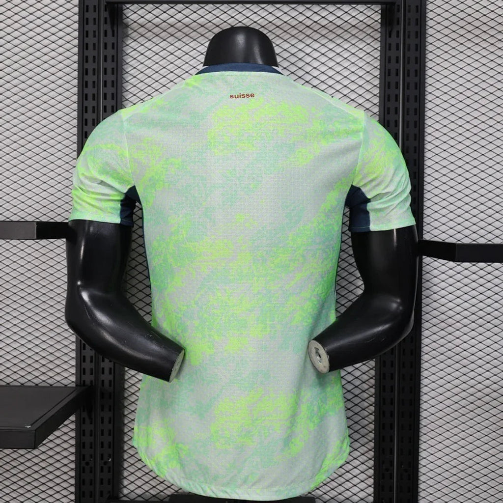 Maillot extérieur de la Suisse pour la Coupe du Monde 2026, marque Le 12 -ème Maillot, vue front avec logo et détails colorés
