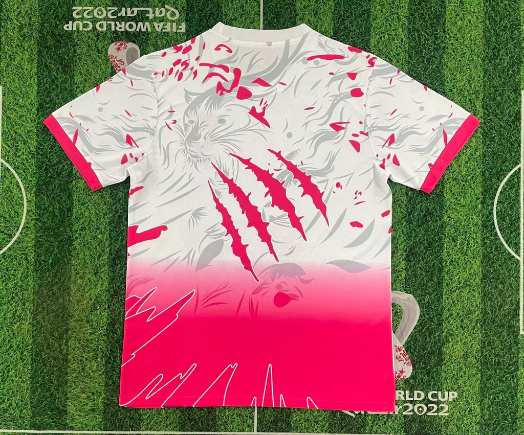 Maillot de football Brésil 25/26 Le 12 -ème Maillot, rose, design spécial pour jeunes joueurs, vue de face.