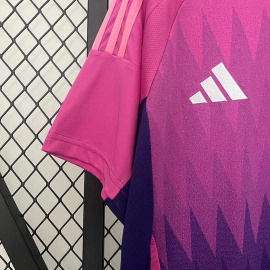 Maillot extérieur de l'équipe d'Allemagne 2024-2025 Le 12, maillot de football avec logo et design moderne.
