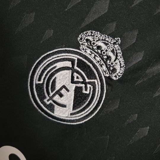 Maillot de football Real Madrid 2023-2024, marque Le 12 -ème Maillot, vue de face avec logo et design traditionnel blanc et bleu