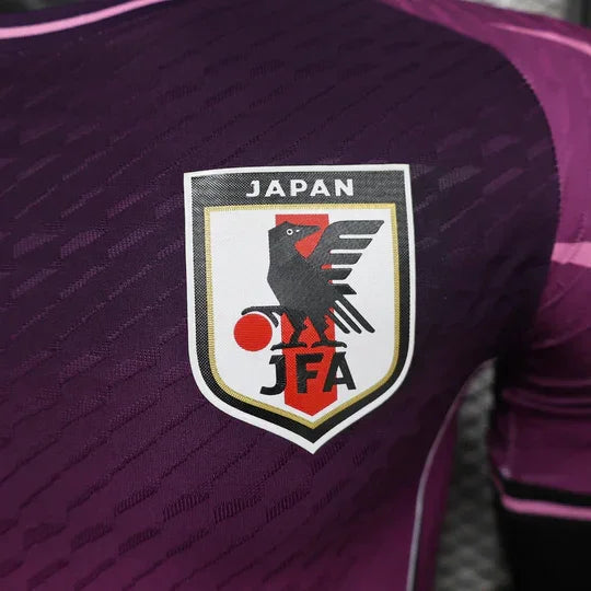 Maillot Japon Concept 2024 Le 12ème Maillot violet avec logo et motifs, vue de face, tissu léger et design moderne.