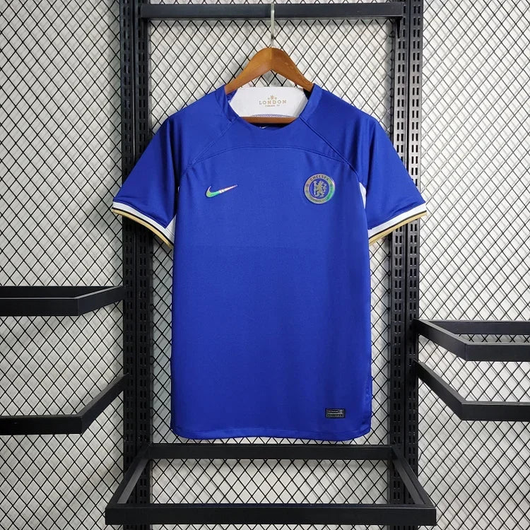 Maillot domicile Chelsea saison 2023-2024 Le 12, maillot de football avec logo et design officiel sur fond bleu.