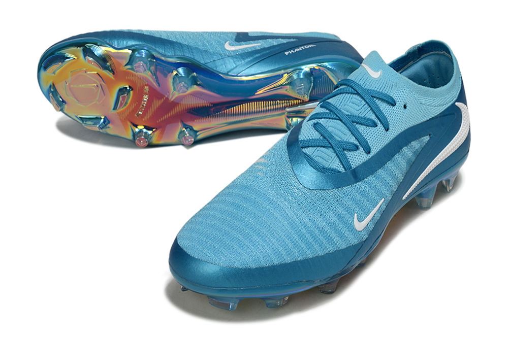 Crampons Phantom GX III Elite de Le 12 -ème Maillot, vue en gros plan avec pointes en acier et fixation robuste.