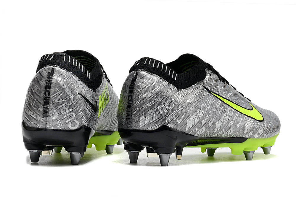 Crampons Mercurial Vapor XV Elite, chaussures de football légères avec semelles à crampons pour terrain en gazon naturel.
