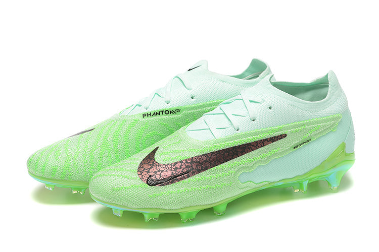 Crampons Phantom GX Elite FG de Le 12 -ème Maillot, vue des spikes et du chausson pour l'escalade ou la randonnée.