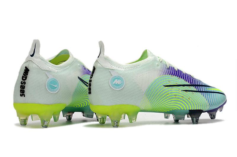 Crampons Mercurial Superfly IX Elite de Le 12-ème Maillot, vue sur la semelle avec crampons en acier pour football.