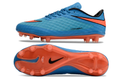 Crampons Hypervenom élite de Le 12 -ème Maillot, fixation robuste pour chaussures de football, vue de face.