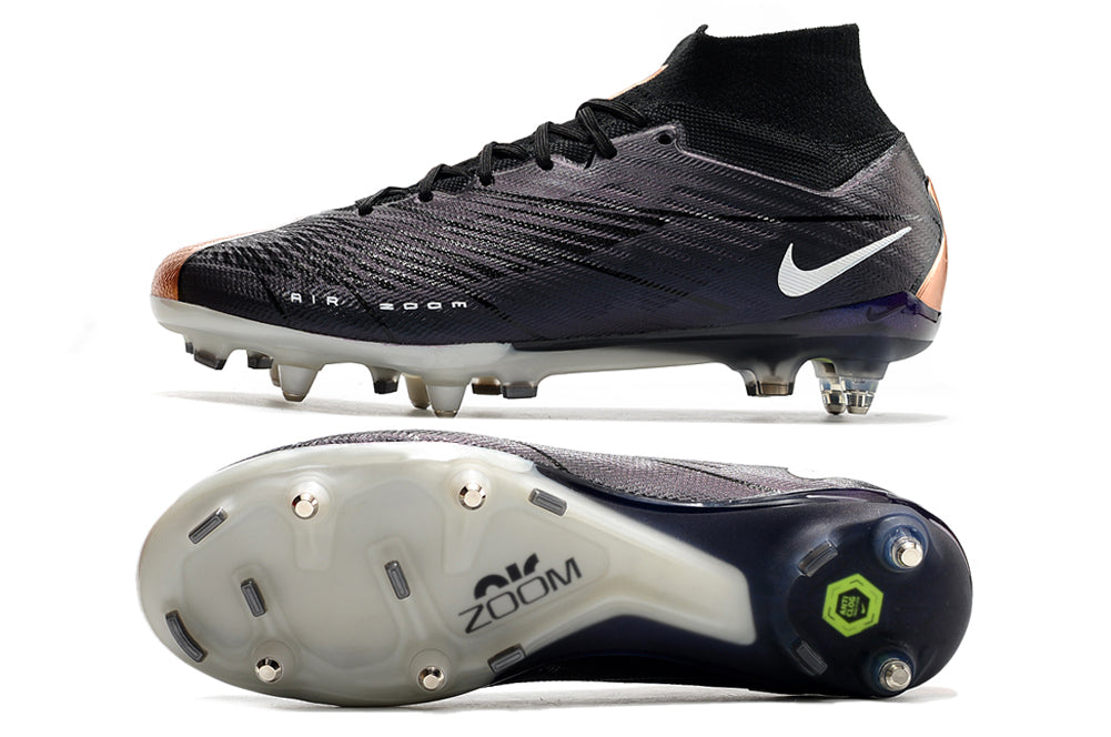 Crampons Mercurial Superfly IX Elite pour football, semelle en caoutchouc et crampons métalliques robustes.