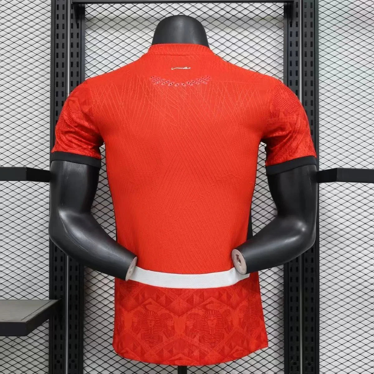 Maillot Égypte CAN 2025-26 de la marque Le 12, vue de face avec les détails du design et les logos sur le maillot.