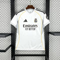 Maillot domicile du Real Madrid 2025-2026, marque Le 12-ème Maillot, vue du devant avec logo et détails de l'équipe.
