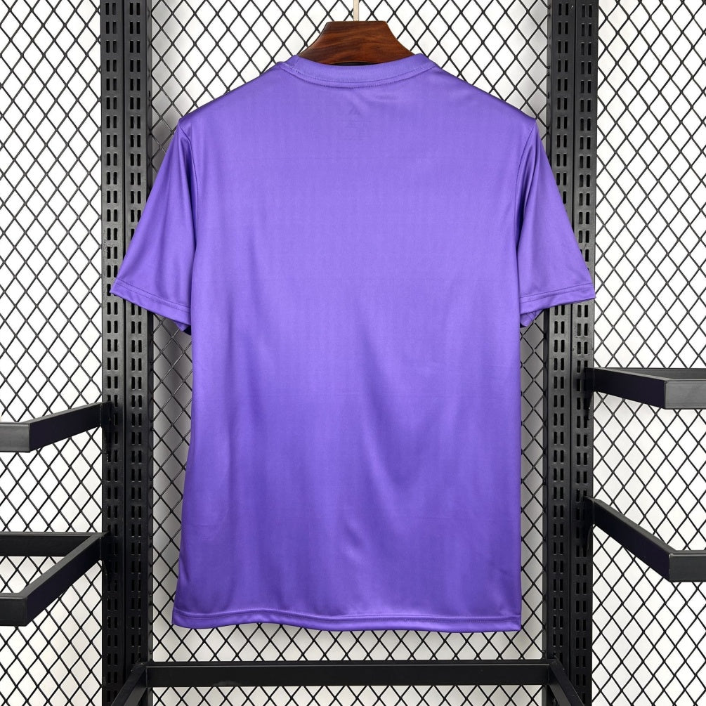 Maillot de football Real Madrid 25/26 violet, marque Le 12 -ème Maillot, vue de face avec logo et détails du maillot.