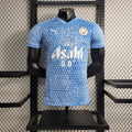 Maillot Manchester City 2023 2024 Le 12 -ème Maillot, maillot de football avec logo de Manchester City, vêtements de sport bleu.