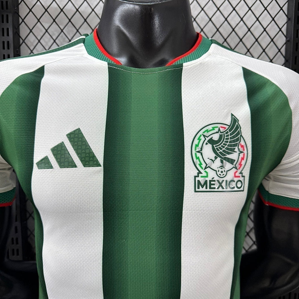 Maillot de football Mexique Concept 2026 de Le 12 -ème Maillot, design blanc et vert avec logo national et détails modernes