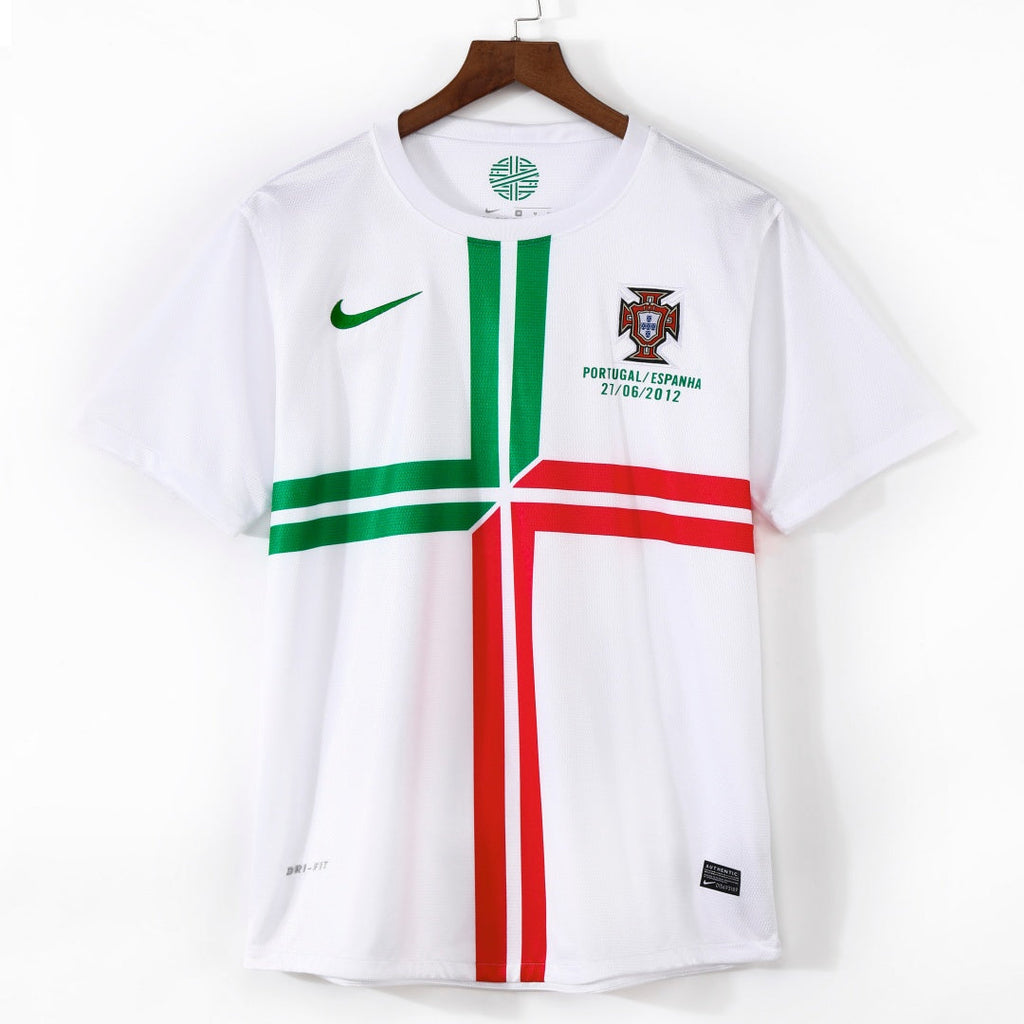 Maillot extérieur rétro du Portugal 2011-2012 de la marque Le 12, vue de face avec détails de l'équipe et couleurs nationales.