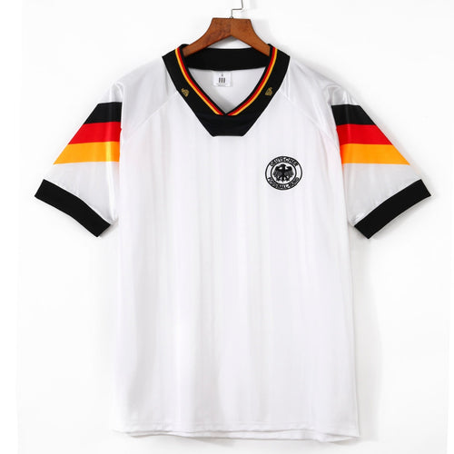 Maillot domicile rétro de l'Allemagne 1992 de la marque Le 12, détails du maillot blanc avec logo et motif rétro.