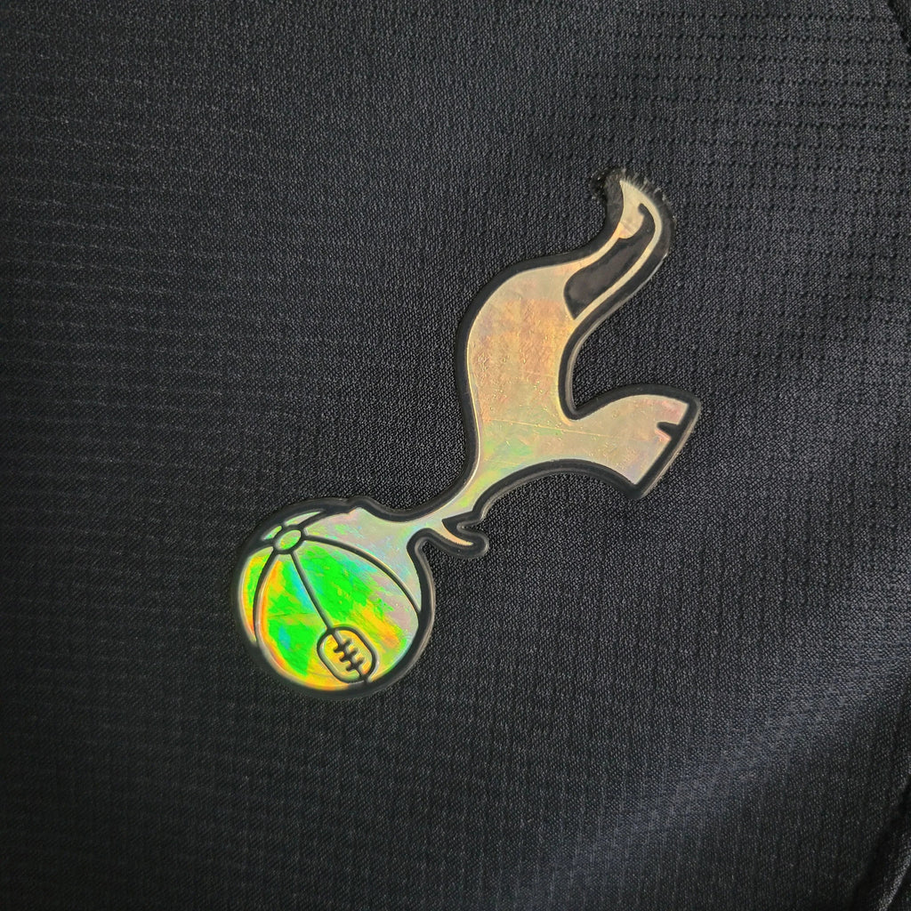 Maillot extérieur Tottenham 2023-24 de la marque Le 12 -ème Maillot, vue du devant avec logo et design sportif.