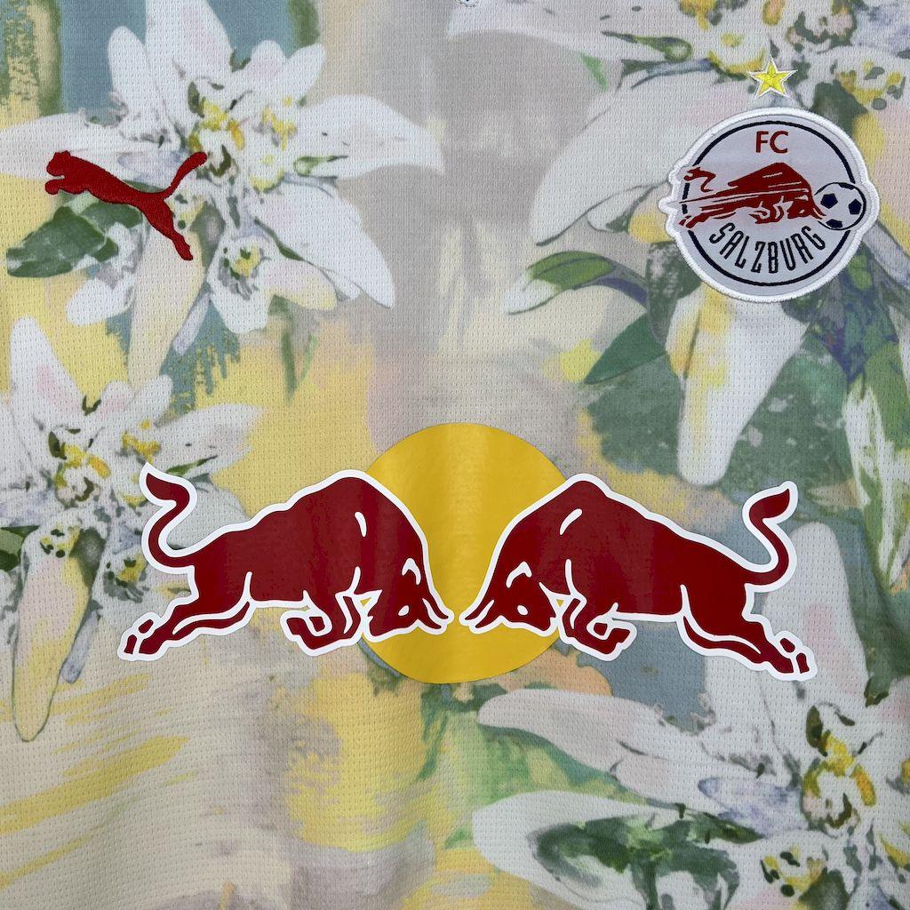 Maillot de football Salzburg 2025-26 de la marque Le 12 -ème Maillot, vue de face avec détails du design et des couleurs.
