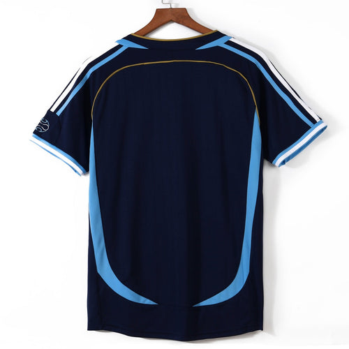 Maillot extérieur rétro de l'Argentine 2006, marque Le 12, avec le logo de la sélection et design classique.