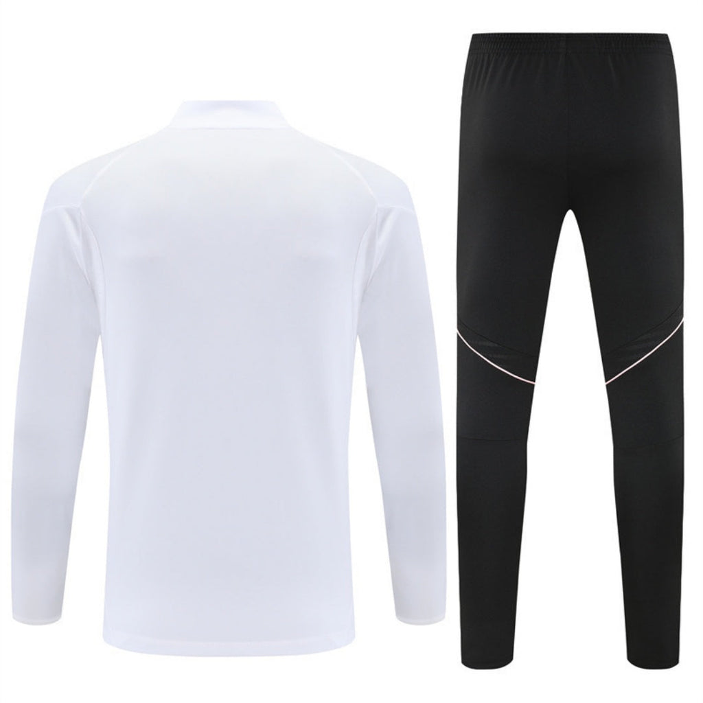 Ensemble de football Juventus 25/26 Le 12 -ème Maillot, maillot spécial pour jeunes fans, vue de face avec logo Juventus.