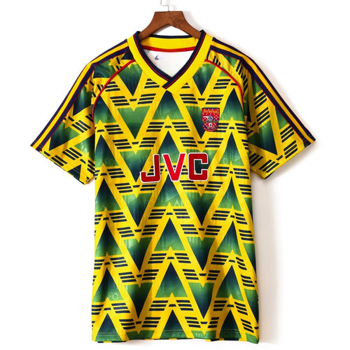 Maillot extérieur rétro Arsenal 1991-1993, marque Le 12-ème Maillot, avec logo et design vintage visible sur le maillot.