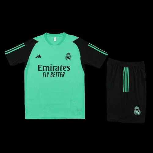 Maillot d'ensemble du Real Madrid Le 12 -ème Maillot, maillot officiel avec logo et détails du club sur fond blanc.