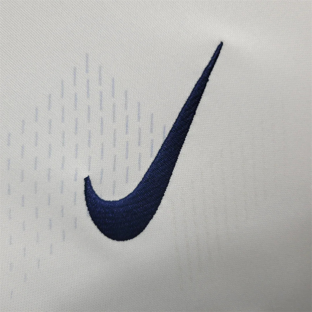Maillot Tottenham 2023-24 Le 12 -ème Maillot, maillot de football avec logo et design officiel, vue frontale sur fond blanc