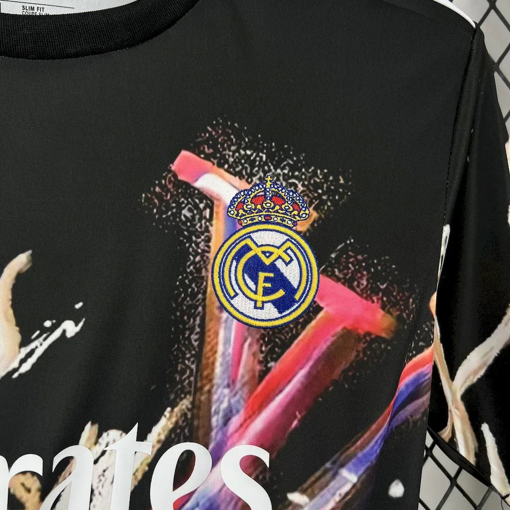 Maillot concept Real Madrid 2025-26 de la marque Le 12 -ème Maillot, vue de face avec design moderne et logo du club.