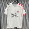 Maillot extérieur de football Besiktas 25/26, marque Le 12 -ème Maillot, vue de face avec logo et détails du maillot.