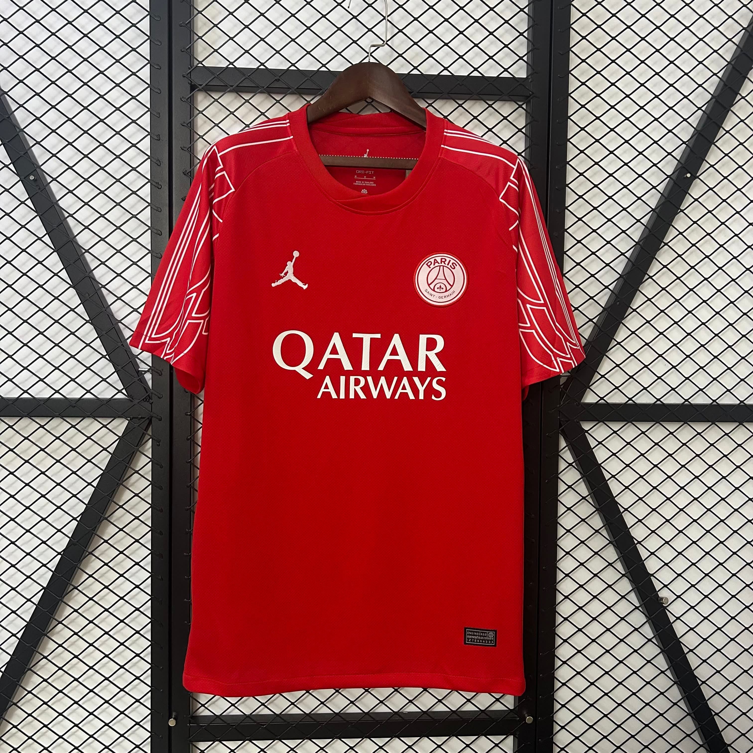 Maillot 24/25 PSG quatrième, marque Le 12 -ème Maillot, vue de face avec logos et couleurs officielles du Paris Saint-Germain.