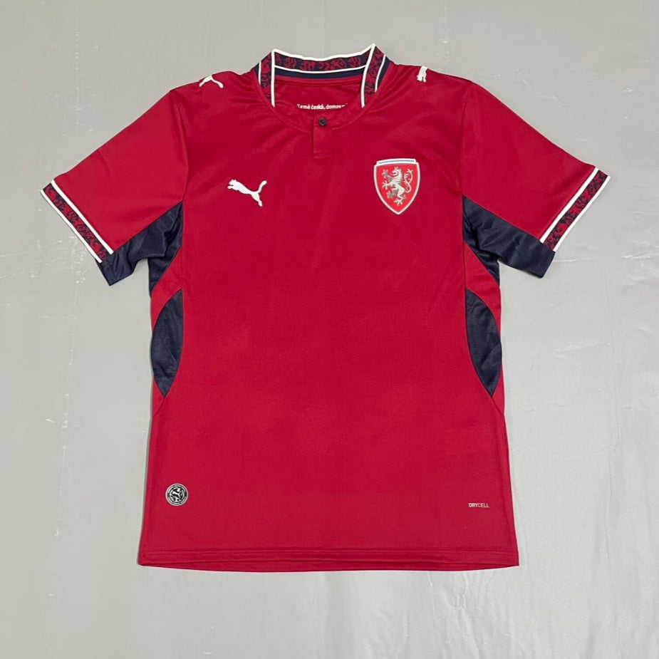 Maillot domicile de football Le 12 -ème Maillot pour la République tchèque, maillot rouge avec logo national, vue de face
