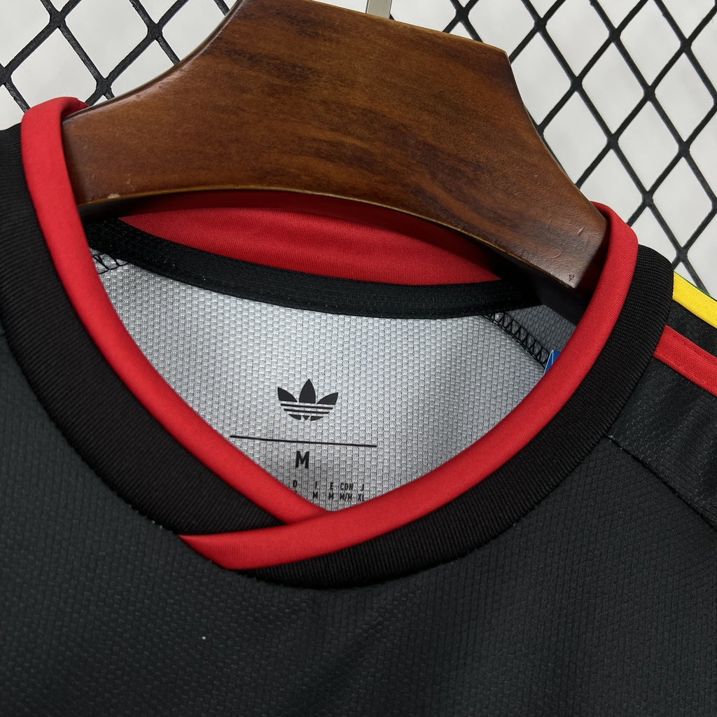 Maillot extérieur Jamaique Coupe du Monde 2026, marque Le 12 -ème Maillot, vue de face avec logo et détails colorés