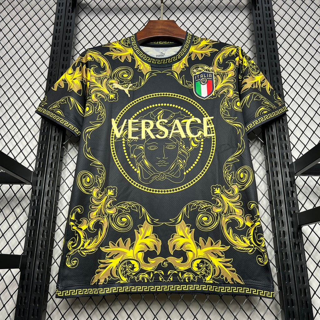 Maillot de football jaune Italie 24/25 Le 12 -ème Maillot, maillot officiel de l'équipe italienne, vue frontale.